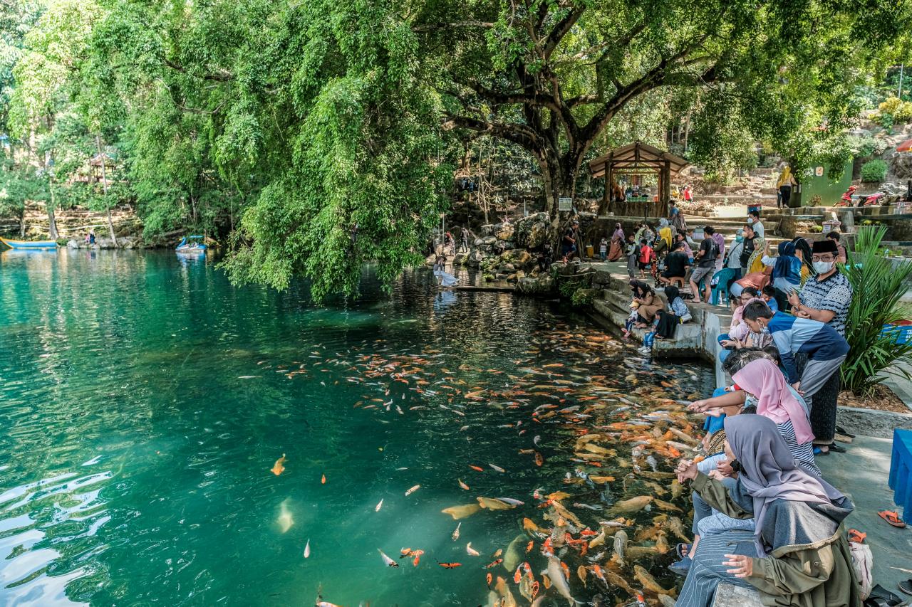 Keindahan Telaga Biru Cicerem Memiliki Suasana Yang Sejuk