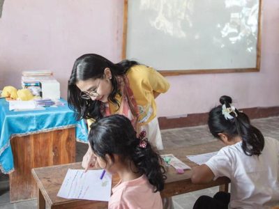 Mengajar Dengan Hati, Prilly Latuconsina Bawa Inspirasi Di NTT
