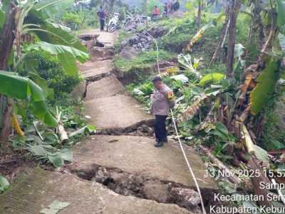 Warga Kebumen Panik Saat Jalan Desa Retak Dan Terangkat