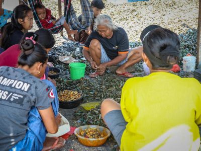 Sampah Cangkang Kerang Ancam Warga Kampung Cilincing
