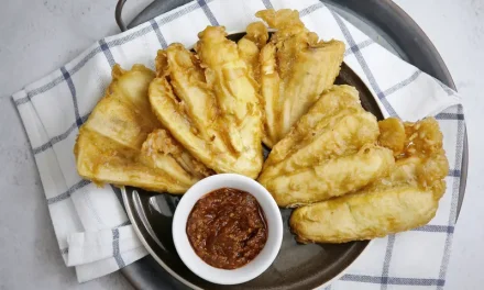 Kombinasi Maut: Pisang Goreng Di Cocol Sambal Roa!