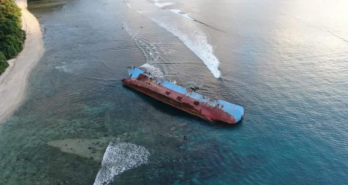 Pangandaran Tegas! Turis Haram Injakkan Kaki Di Kapal Viking