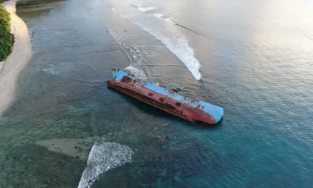 Pangandaran Tegas! Turis Haram Injakkan Kaki Di Kapal Viking
