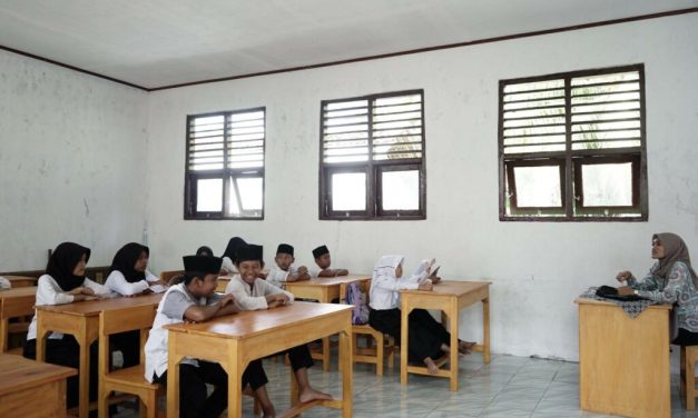 Investasi Terbaik: Hubungan Pendidikan Dan Isi Dompet