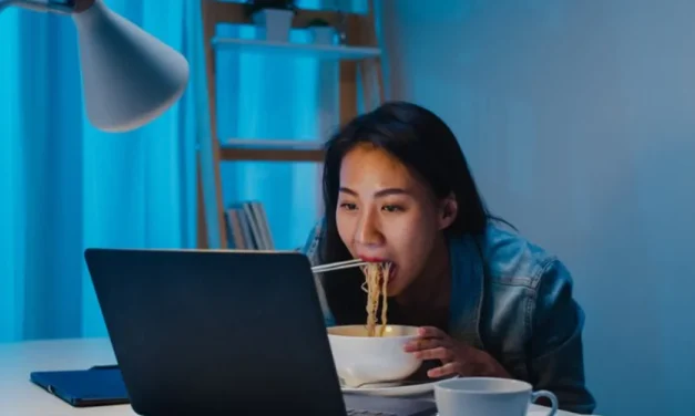 Bahaya Implisit Makan Tengah Malam Buat Tubuh