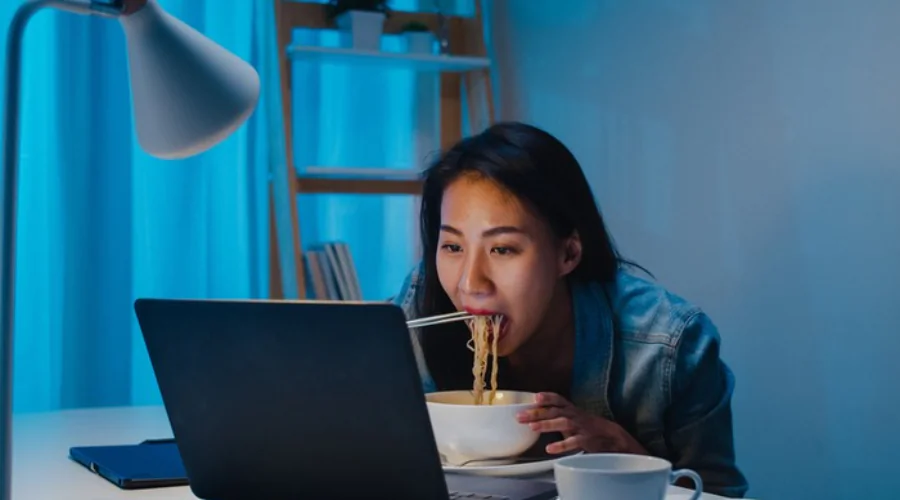 Bahaya Implisit Makan Tengah Malam Buat Tubuh